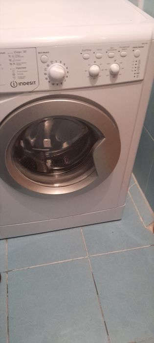 Срочно продам стиральную машину автомат 5 кг Indesit