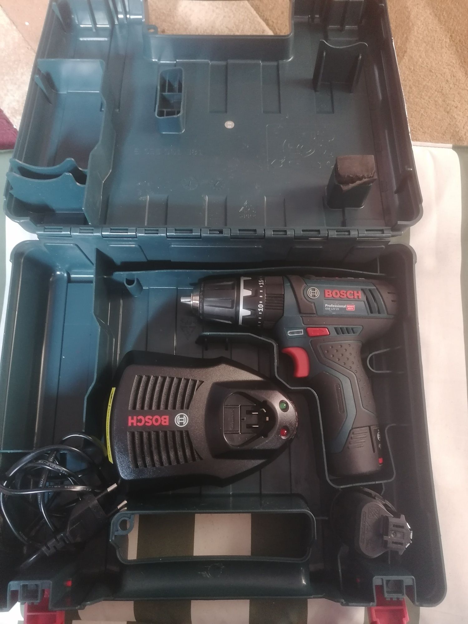 Bosch gsb 12 v-15,masina de găurit și infiletat cu percutie