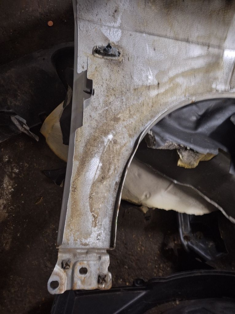 Aripa stânga completa + suport ly7w Audi a4 b7