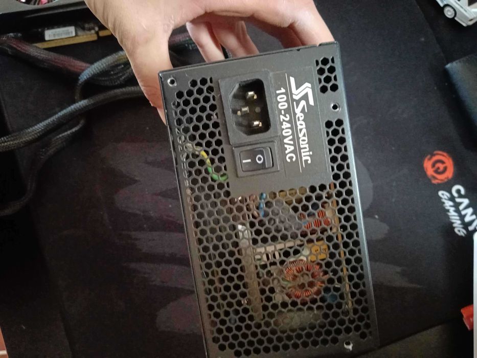 Дъно с процесор i7 3770 и 2x8 ddr3 рам памет има и захранване