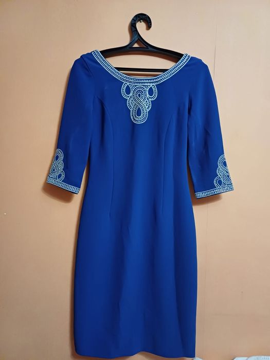 Продам платья разные