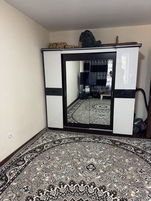 Yotoqxona shkafi sotiladi