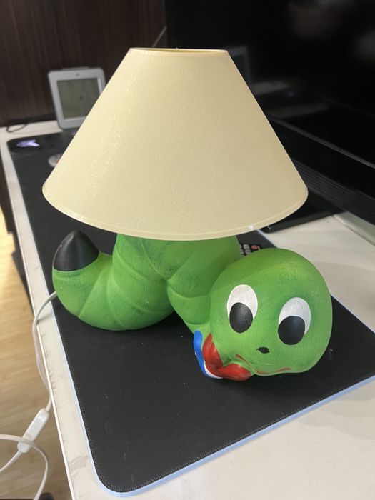 Lampa de copii pentru birou sau noptiera, omida verde