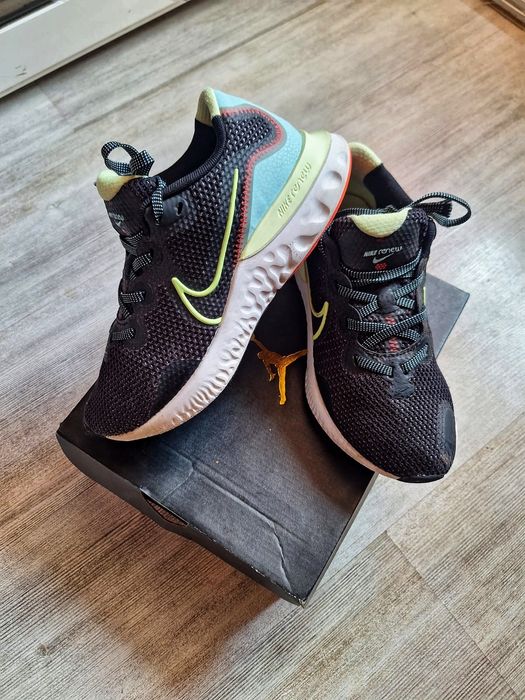 Adidași Nike Renew 36,6