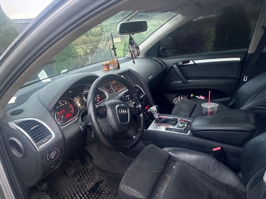 Vând Audi Q7 3.0 V6 Extra Full