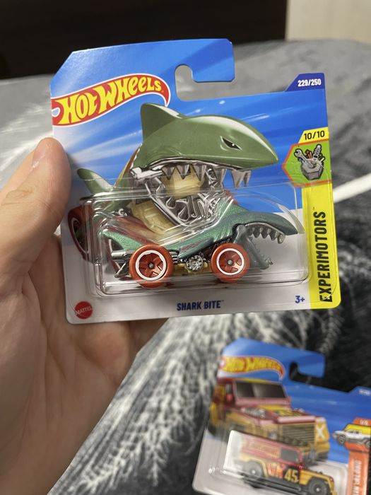 se vinde Hot Wheels th