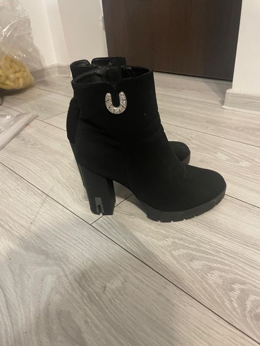 Ghete imitatie piele intoarsa