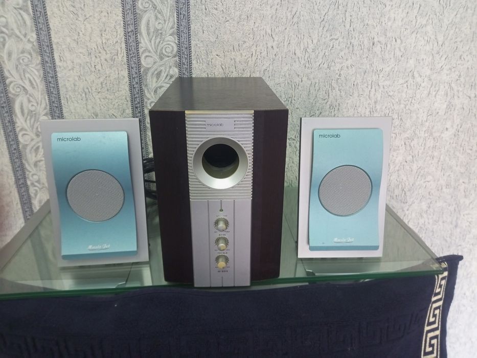 Продам сабвуфер microlab m890.