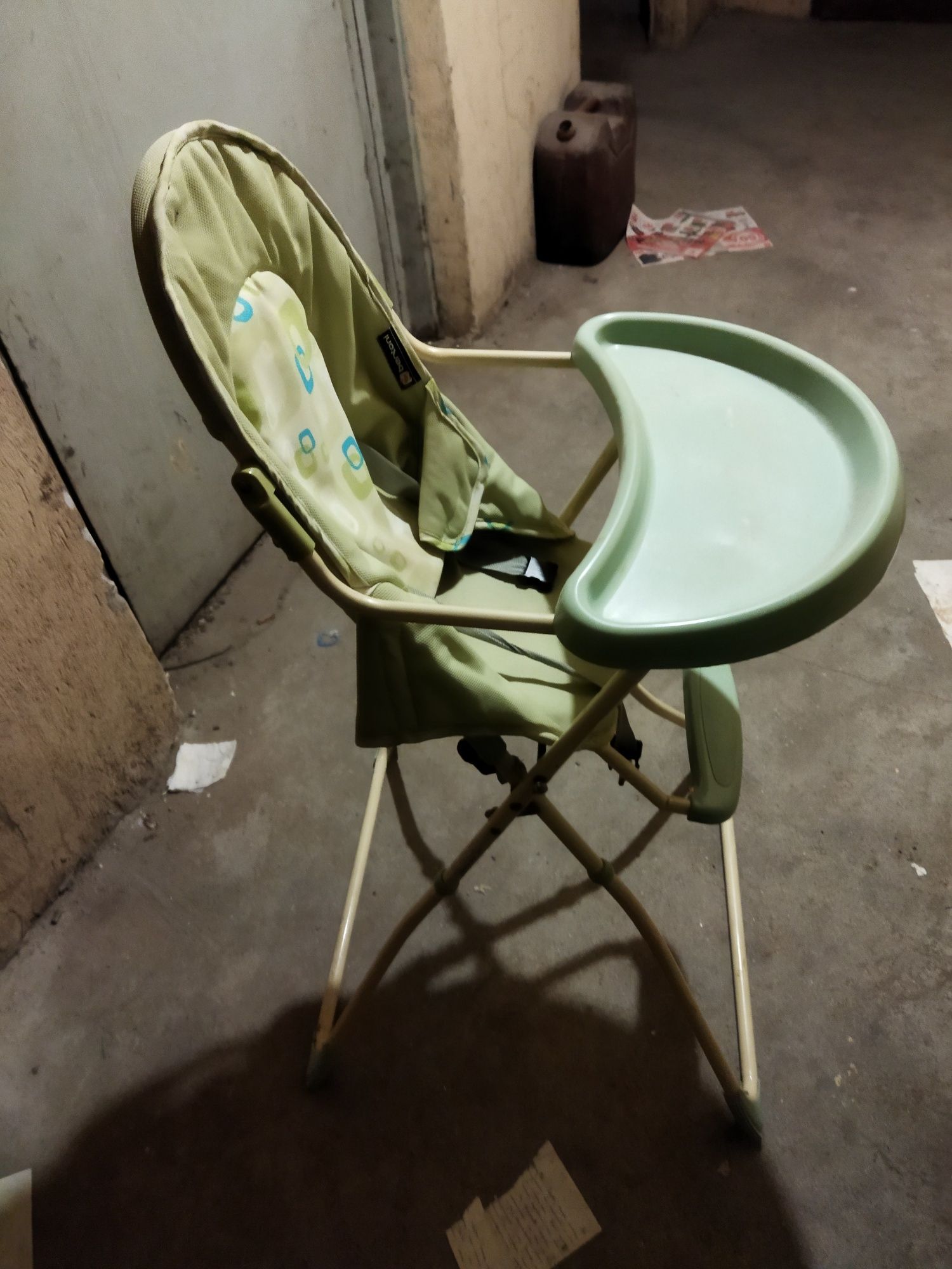 Детско столче за хранене.