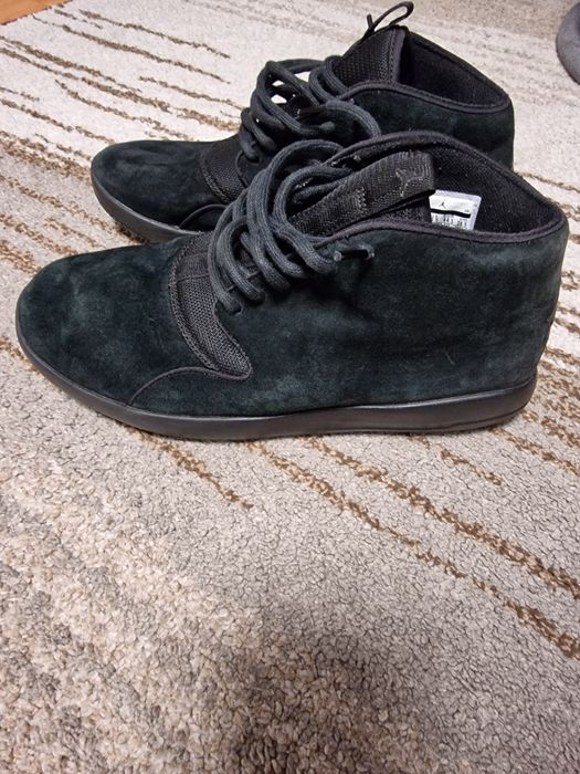 Vând ghete Jordan 43