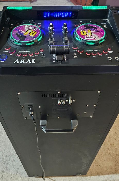 Akai boxă activă