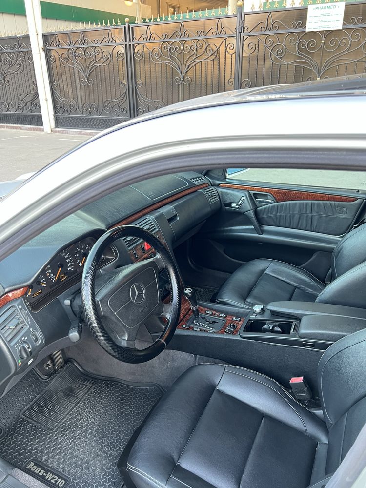 W210 Mercedes benz