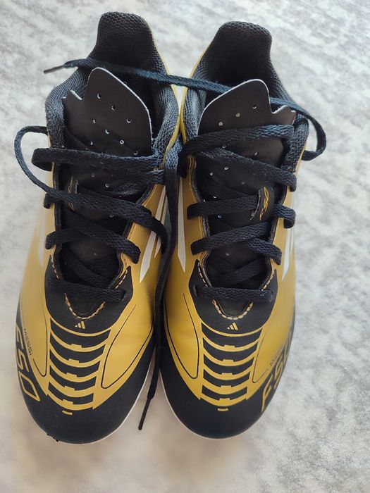 Бутонки Adidas запазени