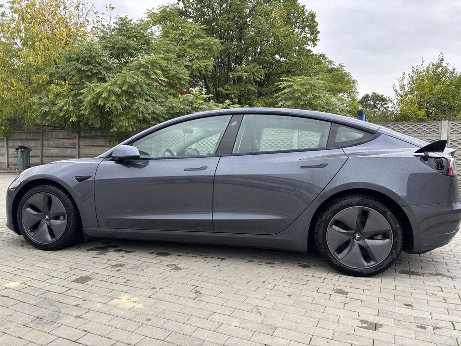 Tesla model 3 doar 72500km