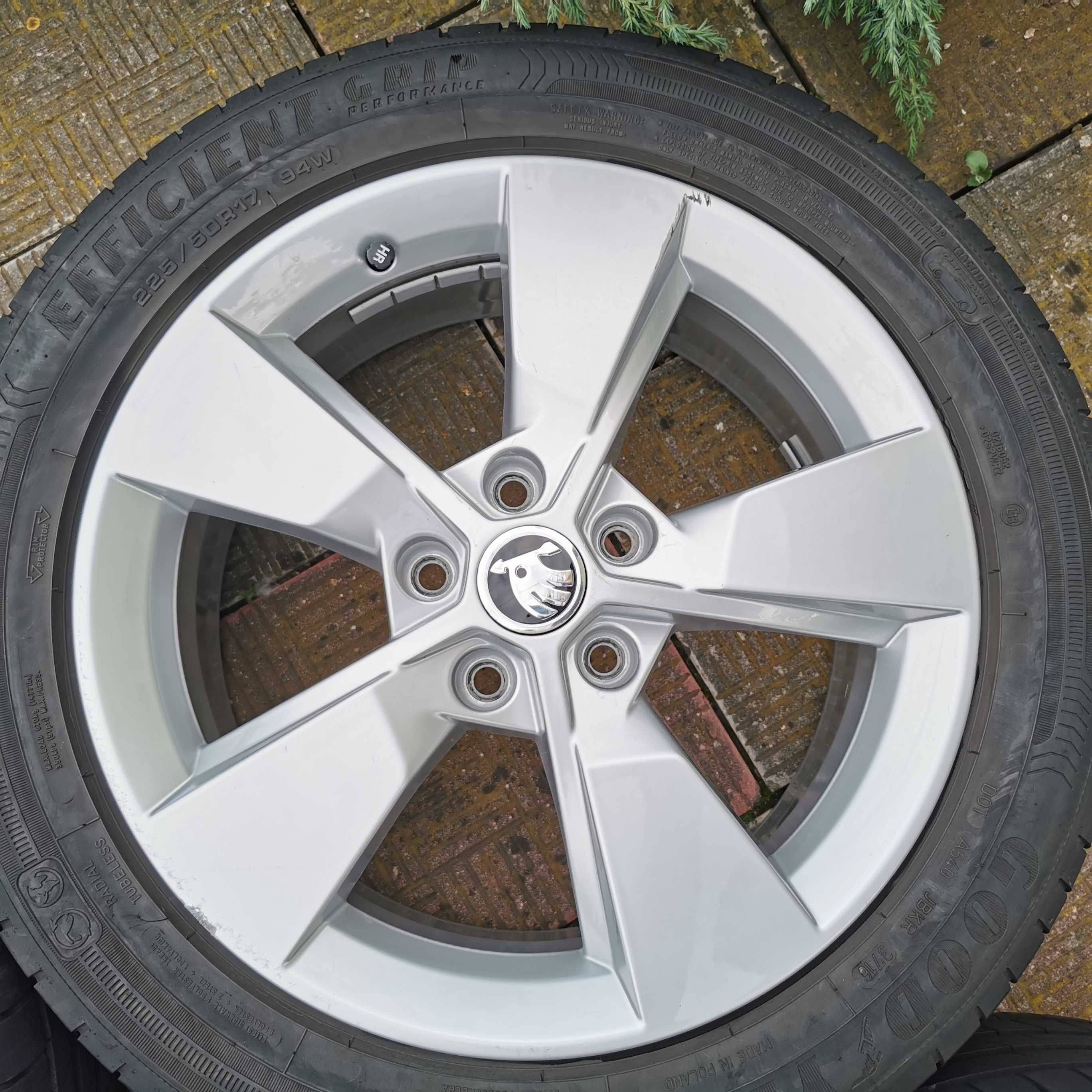 Jante Skoda Octavia 2 3 4 Scout Superb Vw 5x112 - 17"