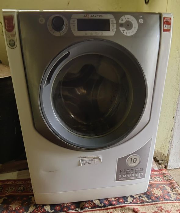 Vând mașina de spălat Hotpoint Ariston