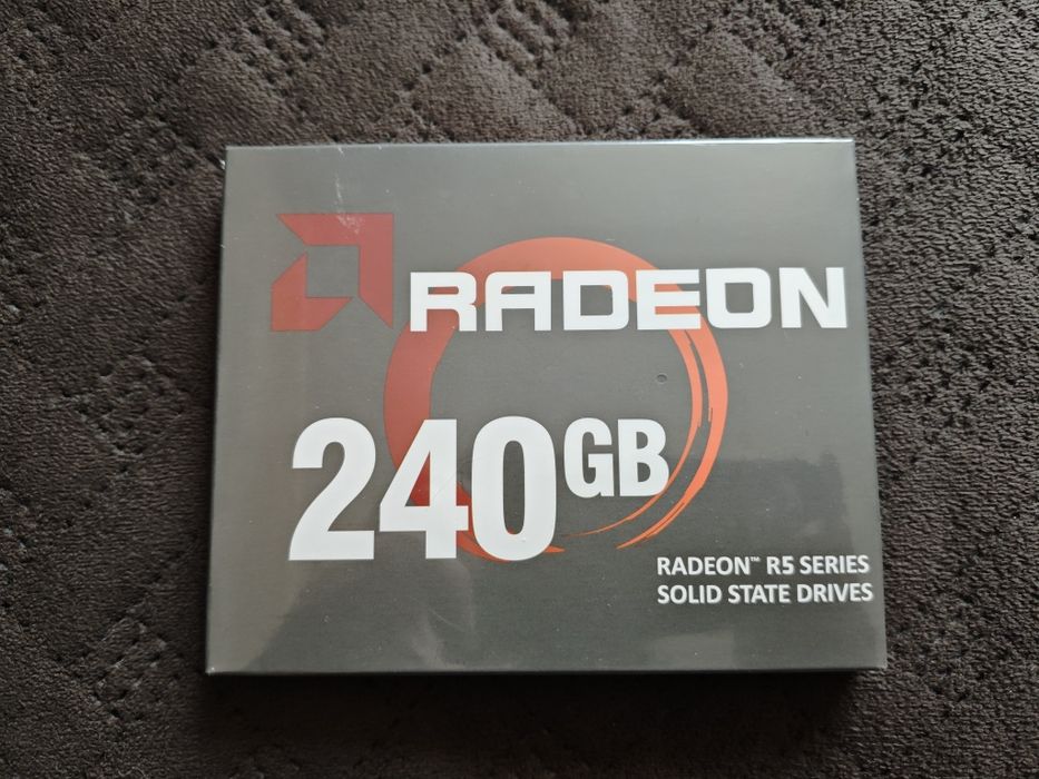 Новые жесткие диски SSD AMD Radeon R5 240 ГБ. Оригинал