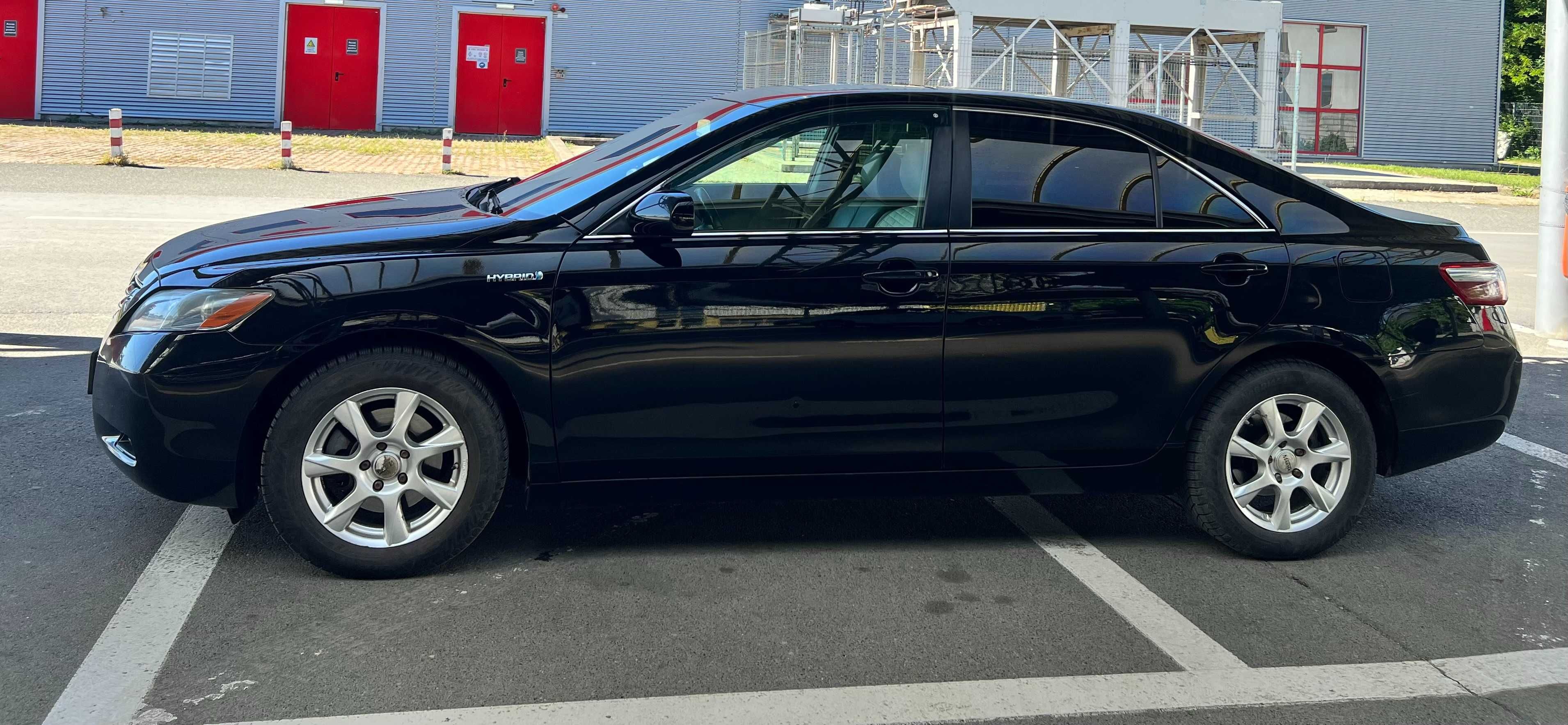 Toyota Camry HYBRID anul 2009, stare excelentă.