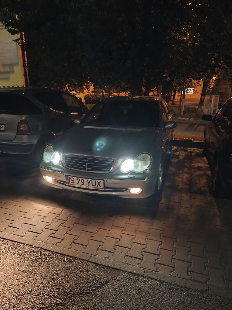 Vând Mercedes w203