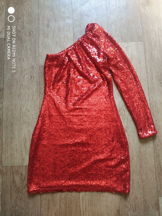 Платье с пайетками