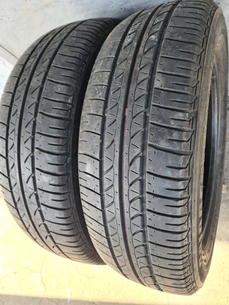 2 бр. летни гуми 175/65/15 Bridgestone 5 mm DOT 3808