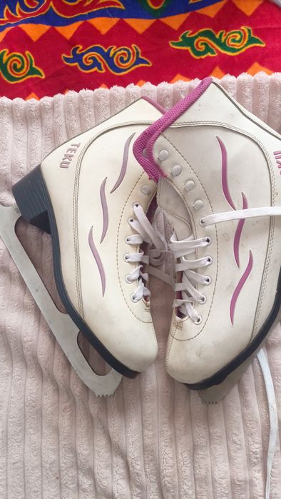 Продам коньки 39 размер