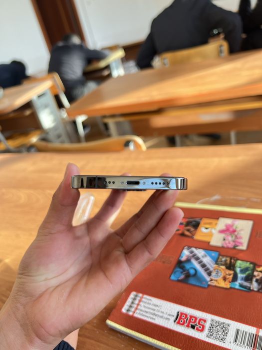 Iphone 12pro karobkasi bor