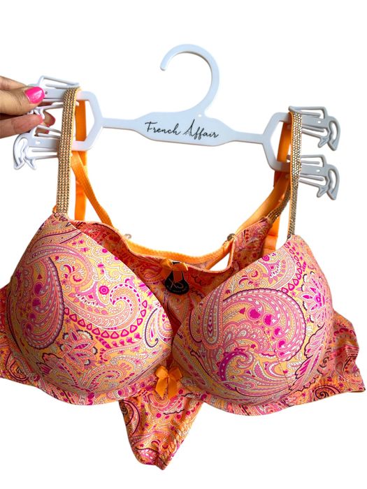 Луксозен комплект с камъни