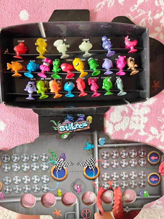 Комплекти на Lidl stikeez. стикита албуми