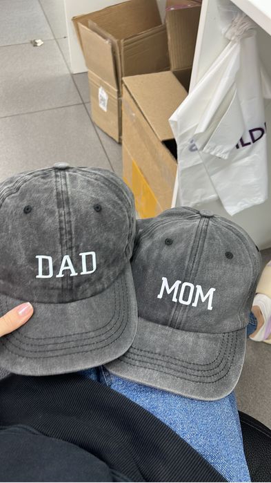 Кепки парные MOM;DAD