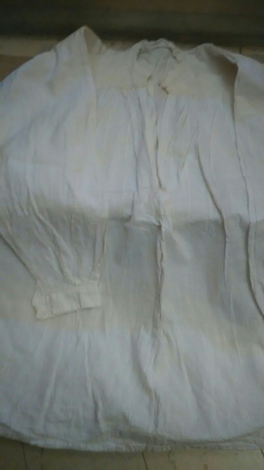 Кенарена  риза - бяла ,къса