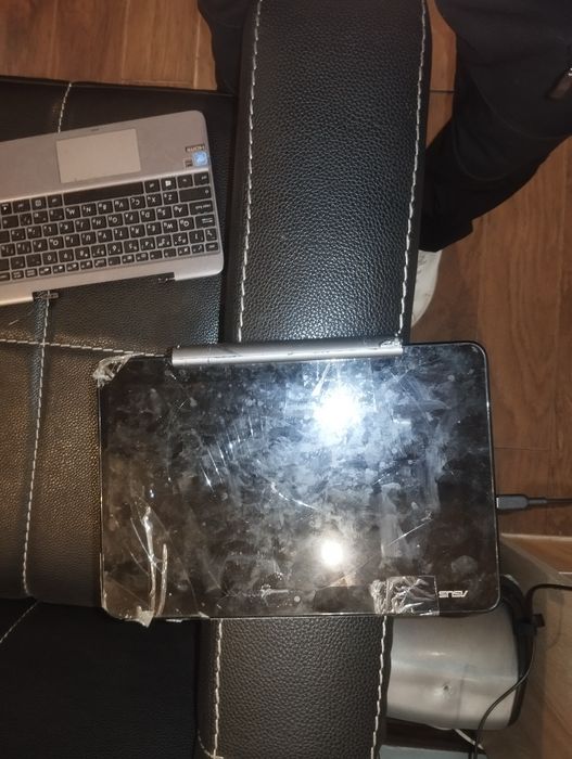 Ноутбук Asus он упал , но он работает. Можно его на запчасти здать