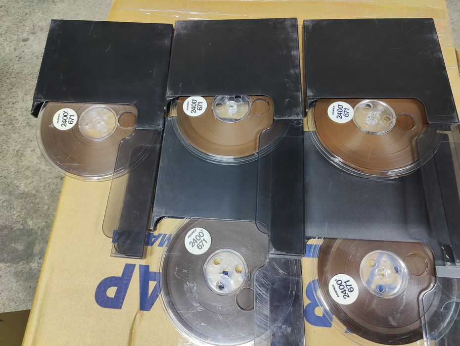 5 benzi Ampex 2400/671 de 18' noi-noute neinregistrate in carcase BASF