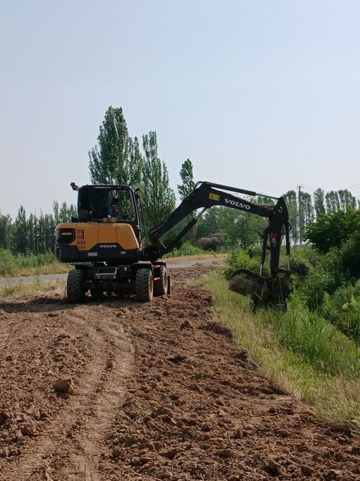 ekskavator volvo 60 sotiladi