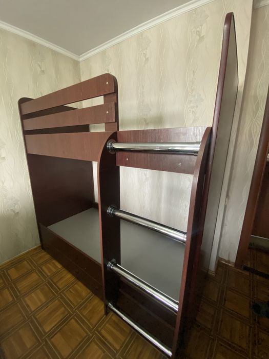Двухъярусная кровать