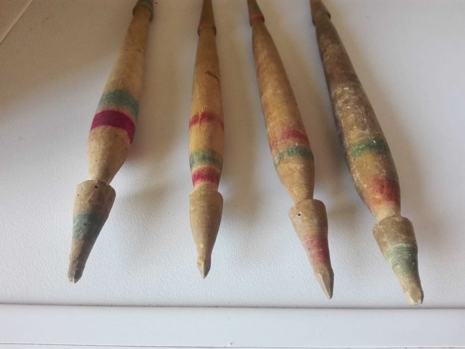 Стари вещи от дърво и метал. Медни чиния и тенджера .