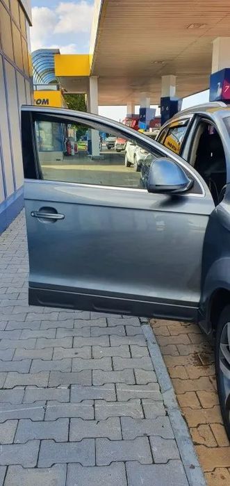 Dezmembrez Audi Q7 motor 3.0 tdi tip Bug an 2008 portiera portieri usa usi stanga dreapta grup diferential fata spate cardan radiator apa intercooler clima ac far faruri hayon chit kit pornire butelie perna aer acumulator presiune dezmembrari piese auto