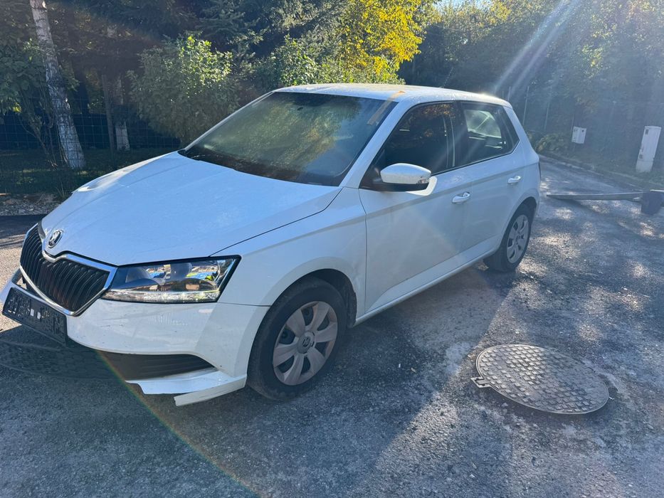 Vand SKODA FABIA 3 facelift 999benzina 2018 usor avariat 4600e Fix