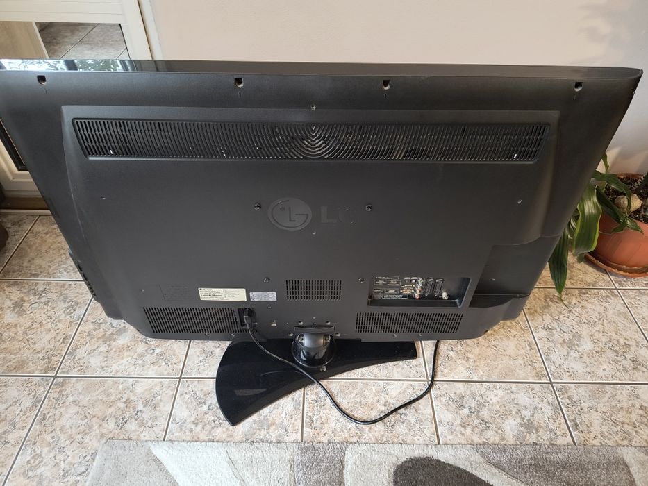 Телевизор LG 42"