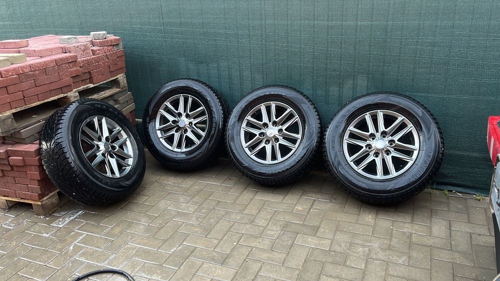 Продам шины с дисками R17