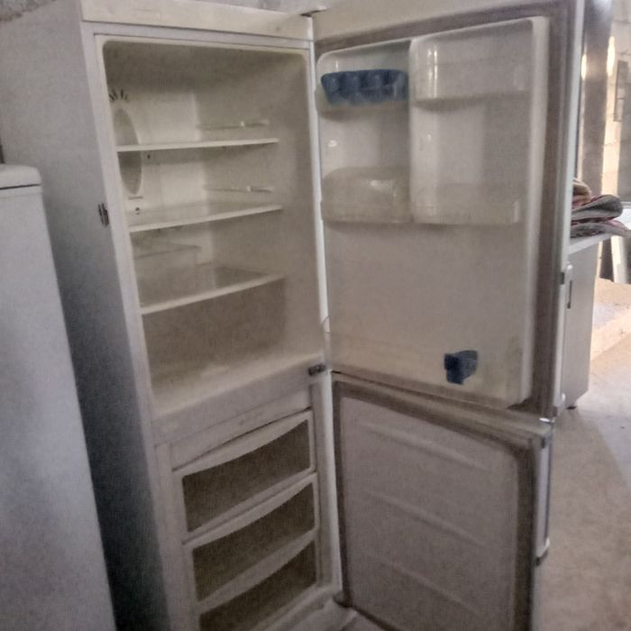 Холодильник лар тез ва сотилади