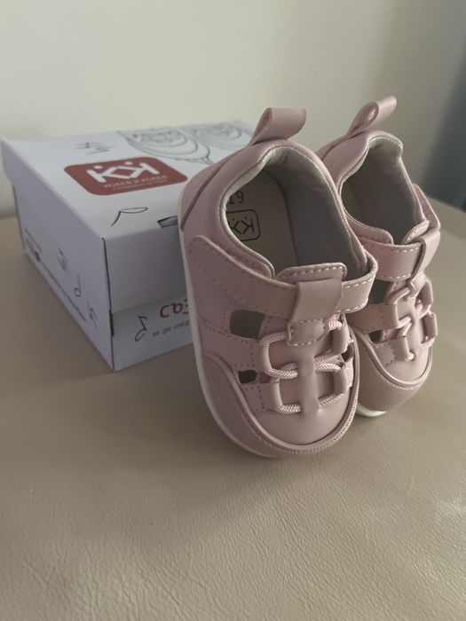 Бебшки боси буйки за прохождане