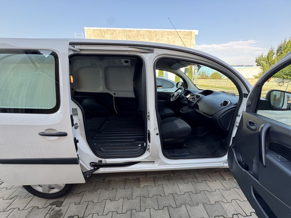 Duba de inchiriat: Renault Kangoo ZE electric - cu sau fara sofer