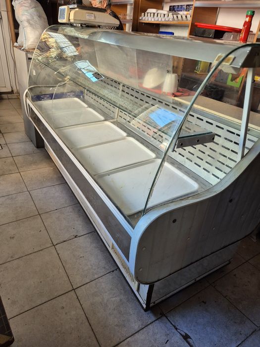Vitrina frigorifica mezeluri