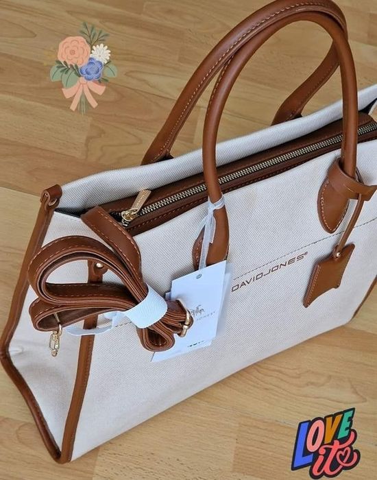 Geanta originala import Italia,curea detasabila,saculet, etichetă