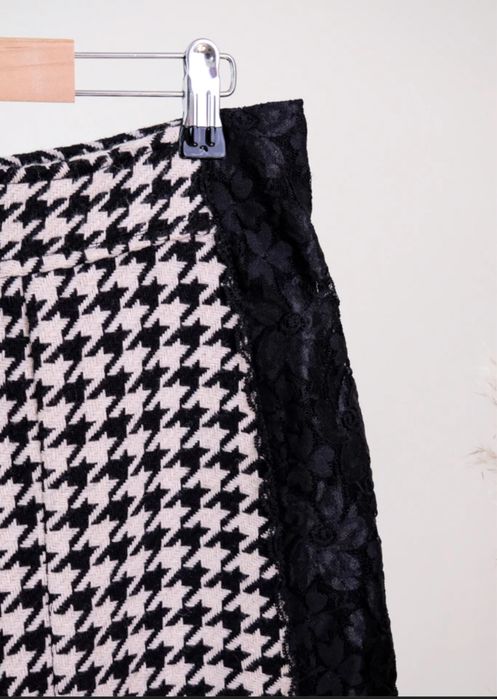 Пепитен костюм с пола и сако