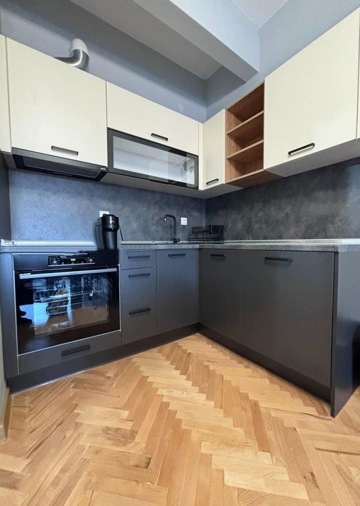Дава се под наем Тристаен апартамент в София, Център - 90 кв.м за 1600 € - Снимка #2