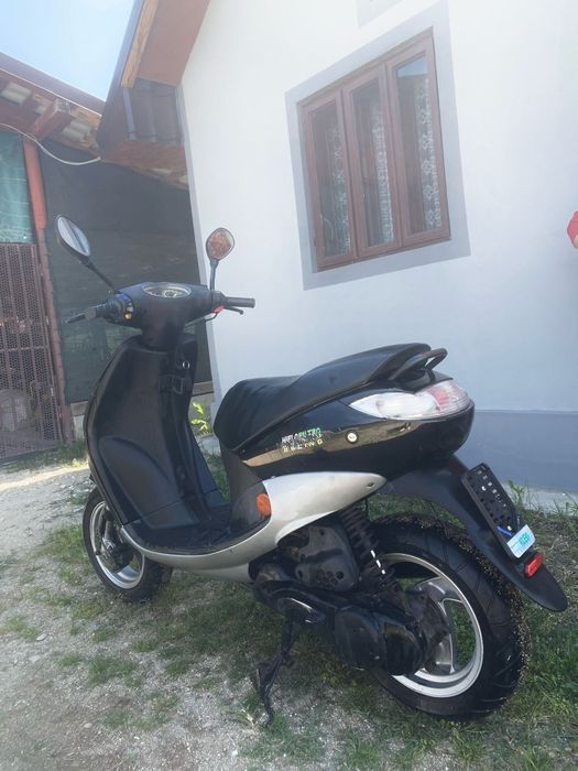 Vând scuter peugeot în stare foarte bună cu acte d