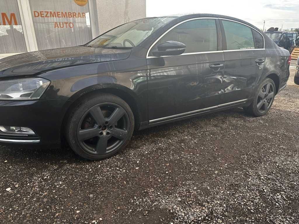 Dezmembrez Volkswagen Passat B7 2.0 tdi 2012 cod motor CFF