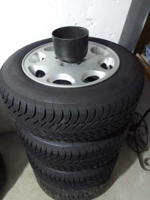 Vând jante impecabile w 124 cu 4 pneuri noi de iarnă